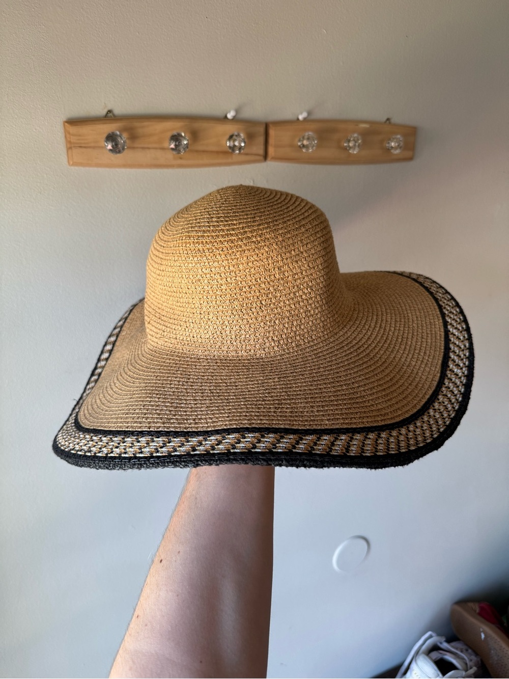 Jones New York Wide Brim Straw Sun Hat Black Pattern Trim Beach Resort Travel OS